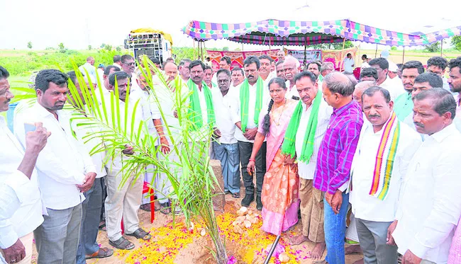 ఆయిల్‌పామ్‌ సాగును ప్రోత్సహించాలి 