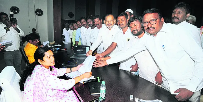 ‘ఉపాధి’లో అక్రమాలు