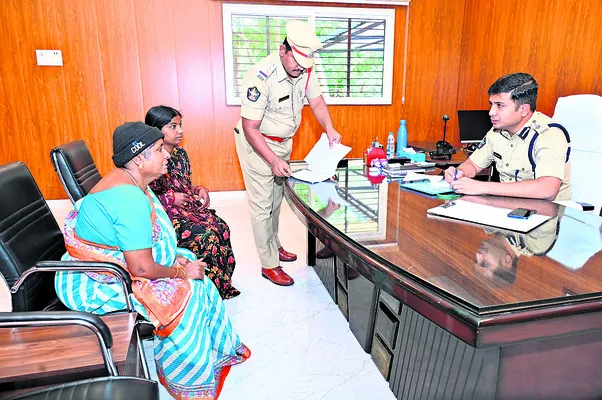 ప్రేమ పేరుతో రూ.35 లక్షల మోసం