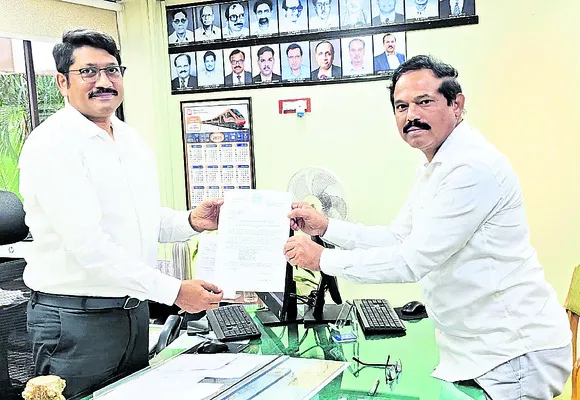రైల్వే అండర్ బ్రిడ్జి నిర్మించాలి