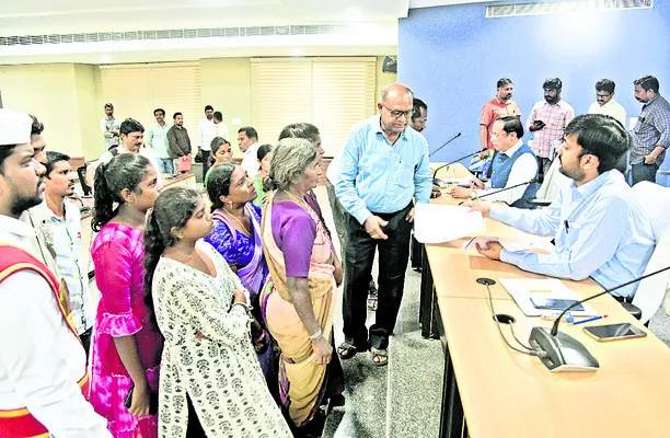 వినతులు వెంటనే పరిష్కరించాలి
