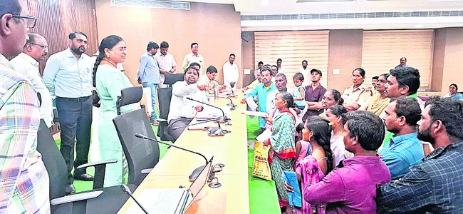 పట్టు పురుగుల పెంపకానికి అనుమతివ్వాలి..