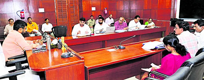 సీఎస్‌ఆర్‌ నిధుల మంజూరుకు అంచనాలు తయారుచేయండి 