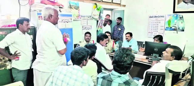 ఇసుక తరలించే ప్రయత్నాలు మానుకోవాలి 