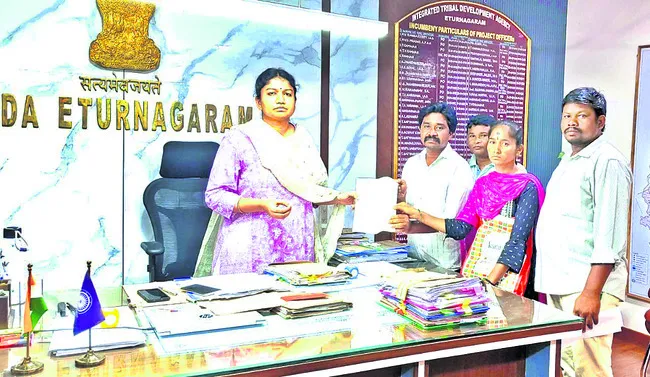 ఉపాధ్యాయులు లేక కుంటుపడుతున్న విద్య