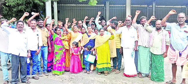 పాఠశాలలను ఎత్తేయడం అన్యాయం