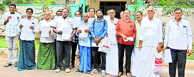 నష్టపరిహారం సెంటుకు రూ.లక్ష ఇప్పించండి