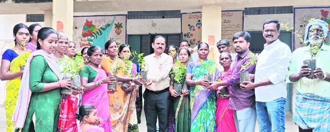 మొక్కలు నాటి వాటిని సంరక్షించాలి 