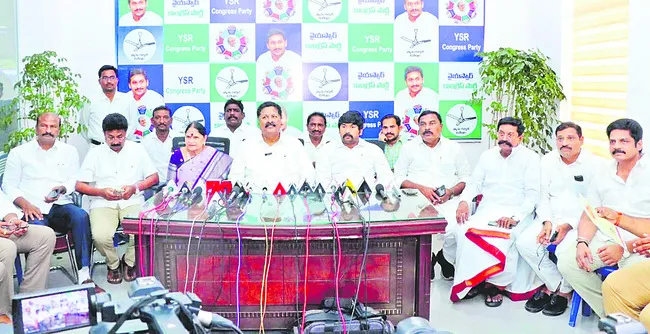 బాబు మోసకారి..