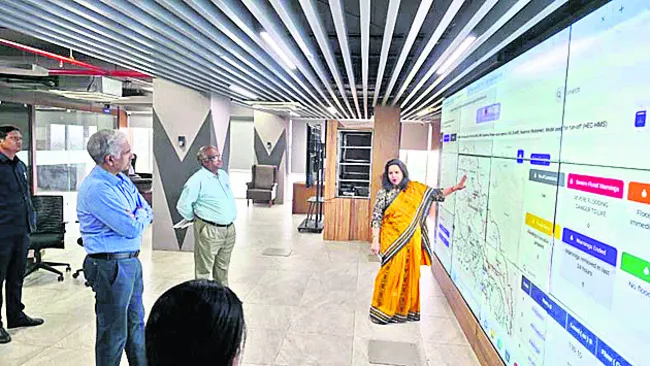 ఉప్పొంగుతున్న నదులు