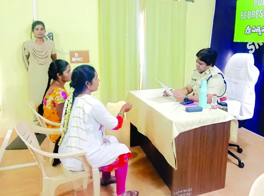 ‘పోలీసు స్పందన’కు  60 వినతులు 