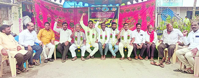 ఉద్యమకారుల శాంతియుత దీక్ష 