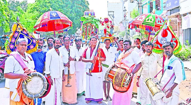 వైభవంగా గ్రామోత్సవం 