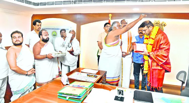 గిరి ప్రదక్షిణ భక్తులకు సౌకర్యాలు కల్పించండి