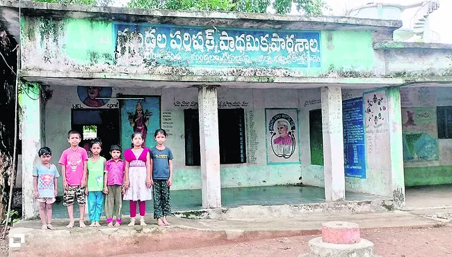 అనుమతి లేకుండా వెళ్లిపోయిన టీచర్