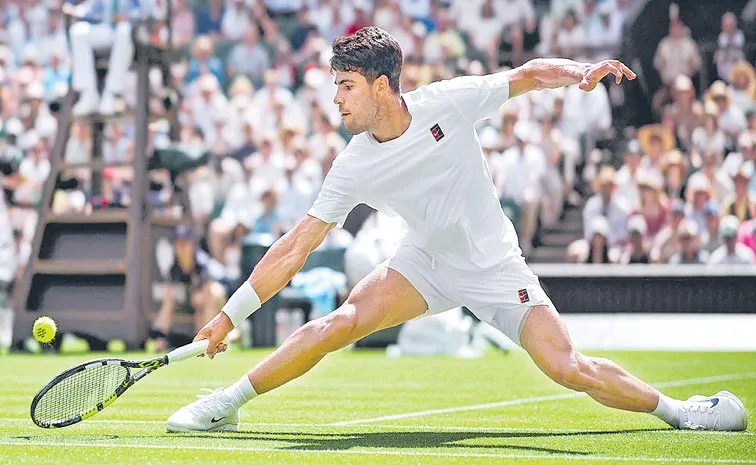 Carlos Alcaraz escapes first-round scare as Fabio Fognini tests his limits