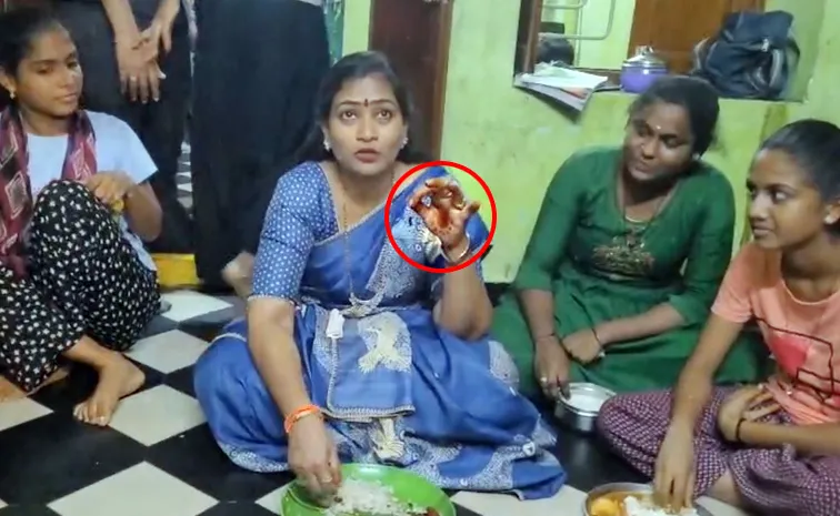 హాస్టల్లో పురుగుల పులుసు.. హోం మంత్రికి స్పెషల్ భోజనం