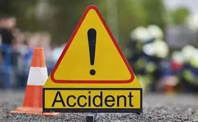టెంపో మీదకు దూసుకొచ్చిన కంటైనర్‌!