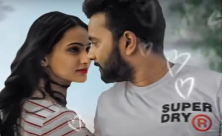 టిక్ టాక్ చేద్దామా.. లిప్‌లాక్‌ చేద్దామా..!