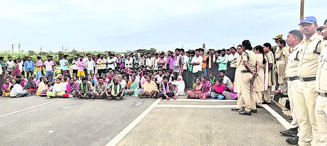 డ్రైవర్ కుటుంబానికి న్యాయం చేయాలని ఆందోళన