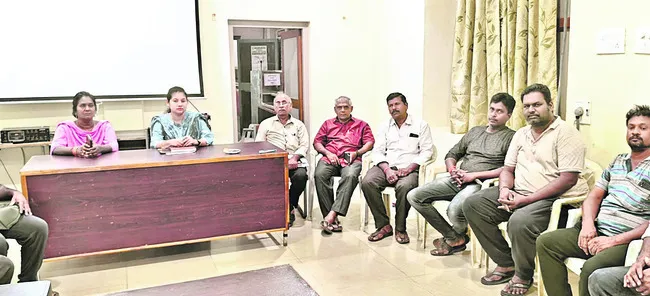 ఆర్టీసీ ఖాళీ స్థలాల్లో వ్యాపారాలతో అభివృద్ధి