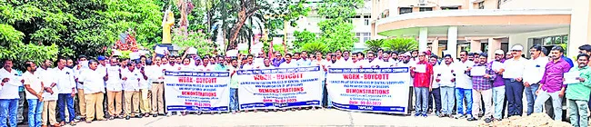 కేంద్రం మొండి వైఖరి వీడాలి