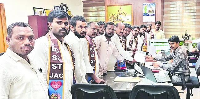 విద్యార్థులకు ఫ్రీ బస్ సౌకర్యం కల్పించాలి