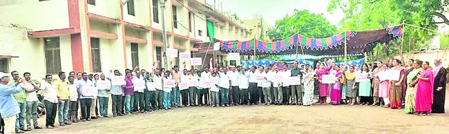 విద్యుత్‌ ఉద్యోగుల నిరసన