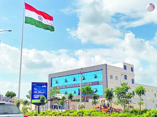 కాళ్లరిగేలా తిరుగుతున్నా పట్టించుకోరేం?