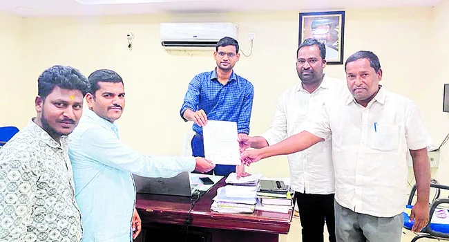 పరిహారం ఇప్పించండి సారూ 