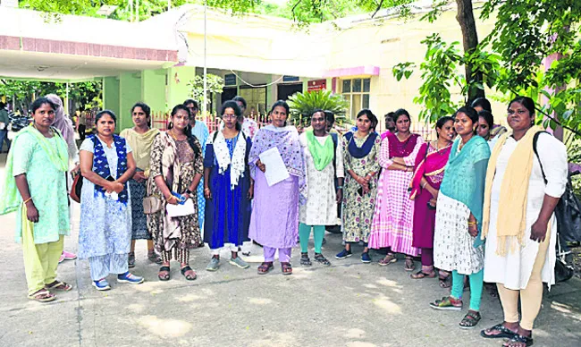 సచివాలయాల్లో అక్రమ బదిలీలు! 