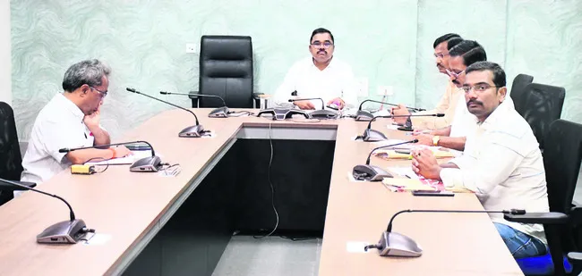 లైసెన్స్డ్ సర్వేయర్ల పరీక్షకు ఏర్పాట్లు