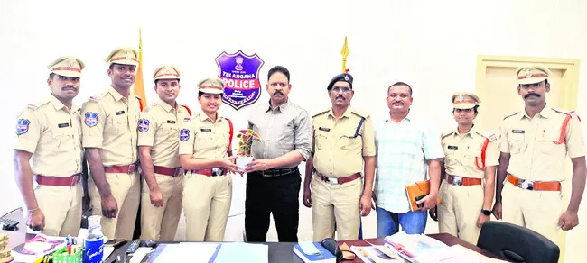 అంకితభావంతో విధులు నిర్వర్తించాలి