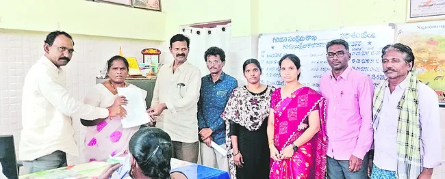 ఎస్ఎంసీ చైర్మన్ అరాచకాలు తట్టుకోలేకపోతున్నాం