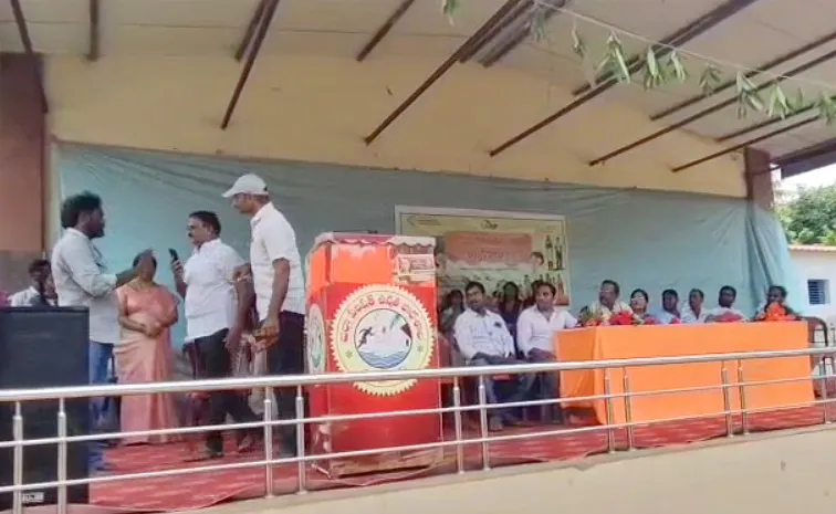 మెగా పేరెంట్స్‌ మీటింగ్‌..  కూటమి నాయకులకు దిమ్మ తిరిగిపోయింది!
