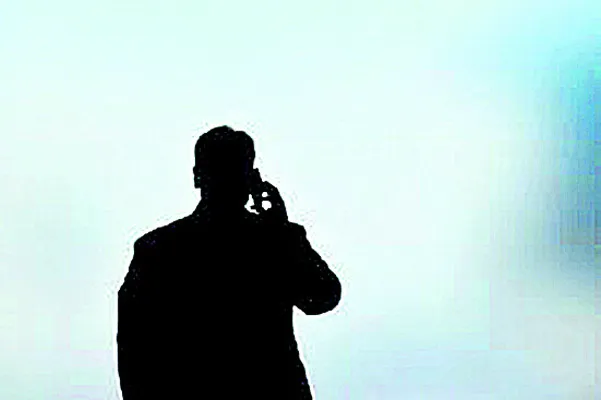 మనోళ్లే.. వదిలేయ్ !