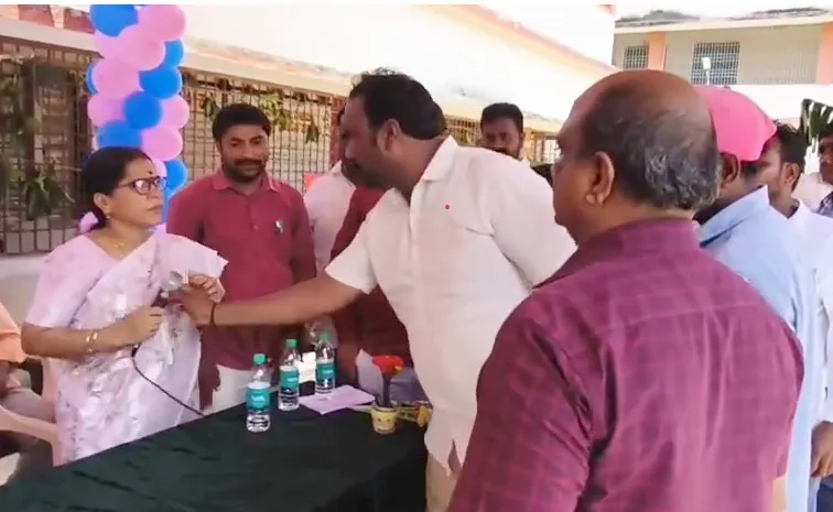 ‘నీకు పదిహేను వేలు.. నీకు పదిహేను వేలన్నారు.. ఏమైంది’