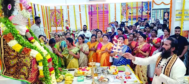 భక్తిశ్రద్ధలతో గురుపౌర్ణమి వేడుకలు