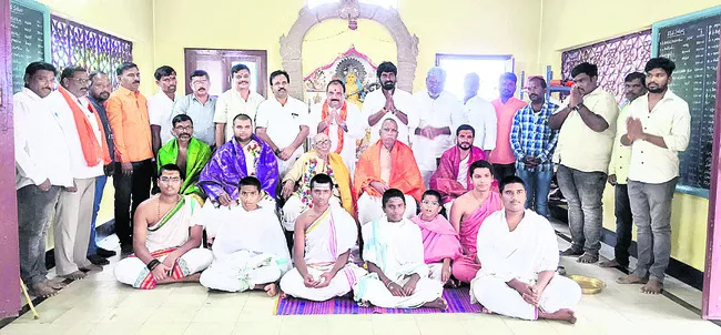 గురువులను సన్మానించడం అదృష్టం