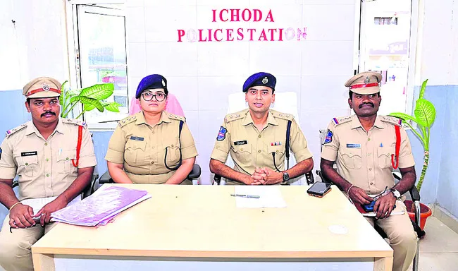 నకిలీ పోలీసుల ముఠా అరెస్ట్