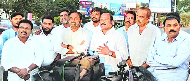 ఎమ్మెల్యే నరేంద్రపై అట్రాసిటీ కేసు పెట్టాలి