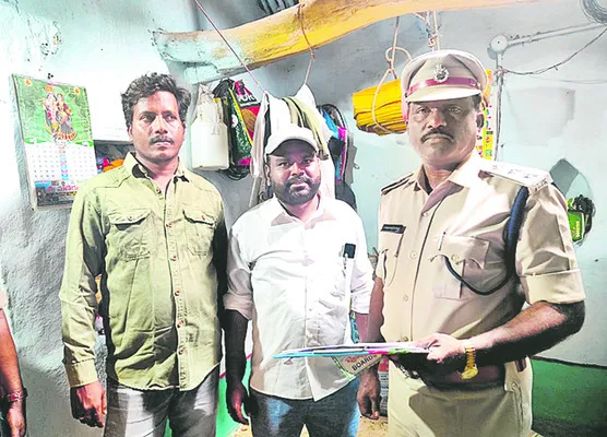 వరకట్న వేధింపులతో గర్భిణి ఆత్మహత్య 