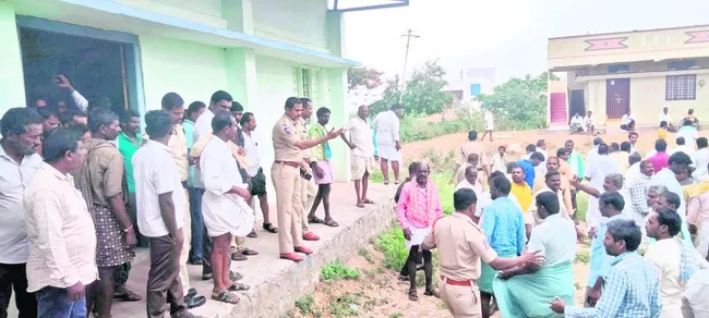 నాగర్‌కడ్మూర్‌లో ఉద్రిక్తత 