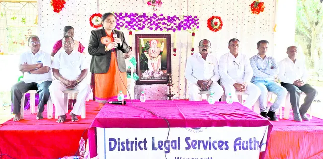 విద్యార్థులకు చట్టాలపై అవగాహన ఉండాలి