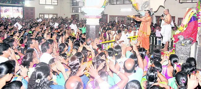 భక్తిశ్రద్ధలతో గురుపౌర్ణమి