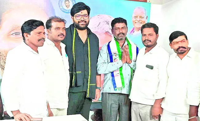 వైఎస్సార్ కాంగ్రెస్ పార్టీలో చేరిక
