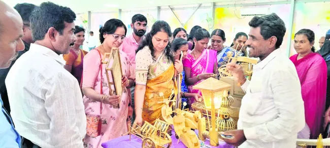 మహిళల ఆర్థిక స్వావలంబనకు తోడ్పాటు