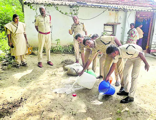 కల్తీ కల్లు విక్రయిస్తే కఠిన చర్యలు