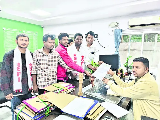 అదనపు సీట్లు కేటాయించాలని వినతి 