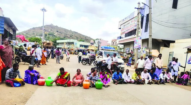 జేసీ ఇలాకాలో దాహం కేకలు